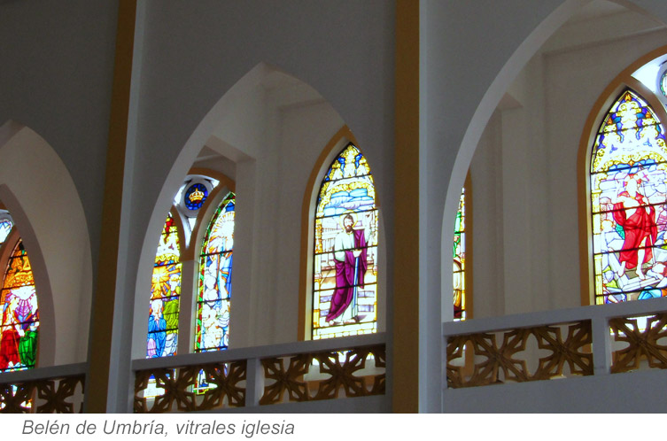 Belen-de-Umbria-vitrales-iglesia.jpg